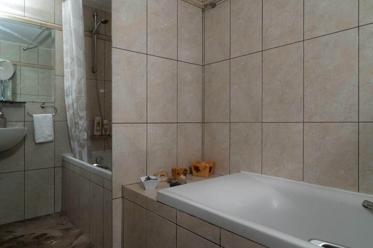 Acropolis Koukaki Loft Private Garden Apartment เอเธนส์ ภายนอก รูปภาพ