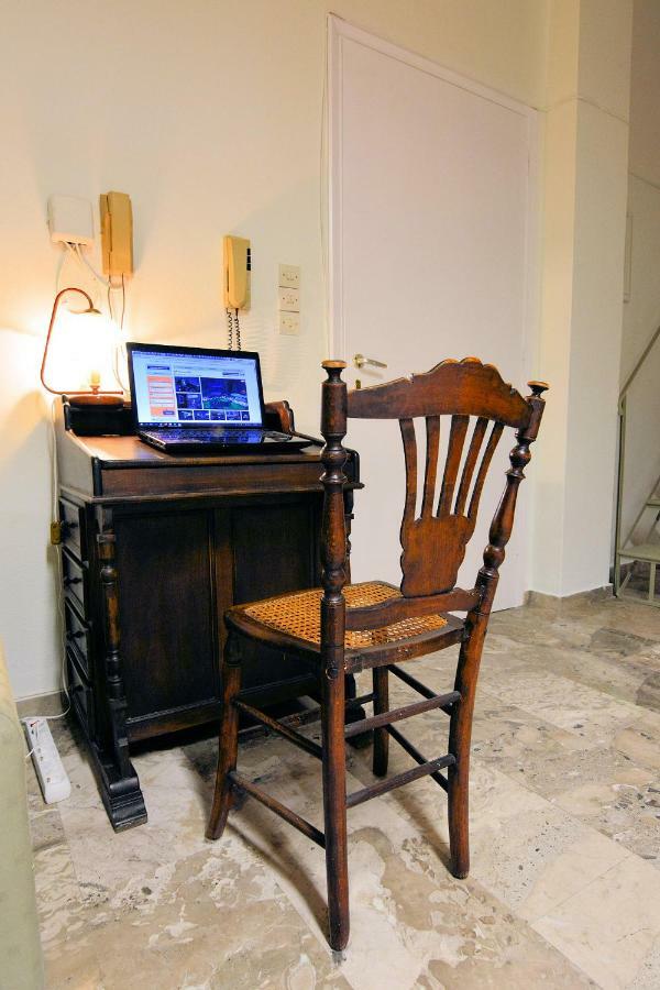 Acropolis Koukaki Loft Private Garden Apartment เอเธนส์ ภายนอก รูปภาพ