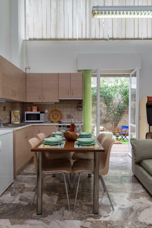 Acropolis Koukaki Loft Private Garden Apartment เอเธนส์ ภายนอก รูปภาพ